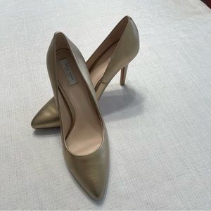 Cole Haan Gold Metalic Heels. Size 8B